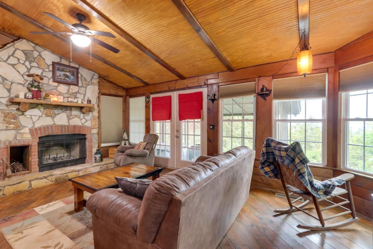 Mountaintop Ellijay Cabin With Private Hot Tub المظهر الخارجي الصورة